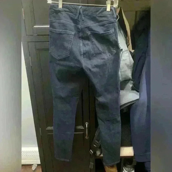 Good American Woman’s dark wash Jeans size 8/29 - Picture 2 of 10